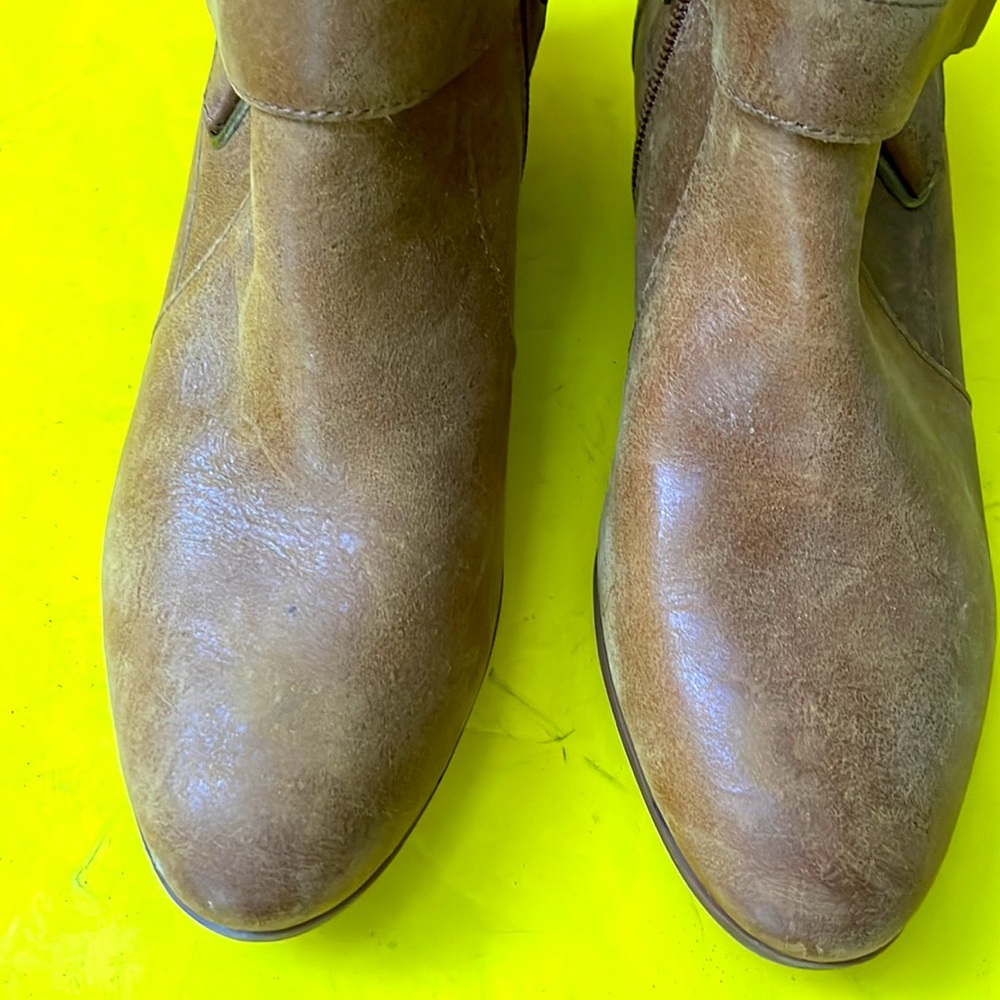 Vintage caramel Clarks distressed leather booties - Picture 5 of 10